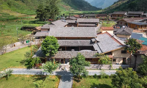 Hà Giang: Cải tạo nhà theo lối kiến trúc người Mông với ngói âm dương và tường đất