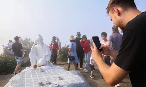 Đỉnh Bàn Cờ hút du khách sau khi tỷ phú Bill Gates “check in”