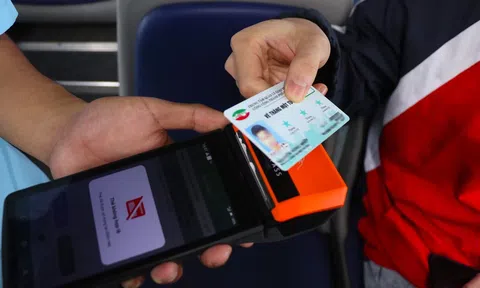 Người dân Hà Nội chính thức được đi xe bus bằng vé điện tử
