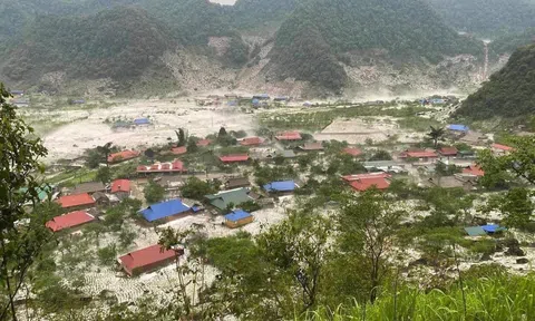 Mưa đá phủ trắng như tuyết ở Sơn La