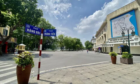 Hà Nội nắng gắt, các điểm vui chơi ngoài trời vắng người