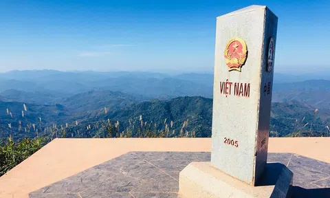 Khám phá đỉnh núi hùng vĩ nằm ở cực Tây Tổ quốc