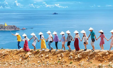 Tour du lịch đường bộ "chiếm sóng" hè