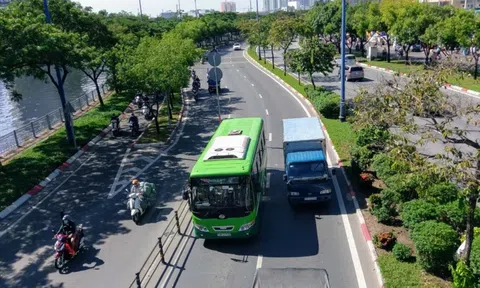 TP.HCM bắt đầu mở rộng 8km làn xe máy trên đại lộ Võ Văn Kiệt
