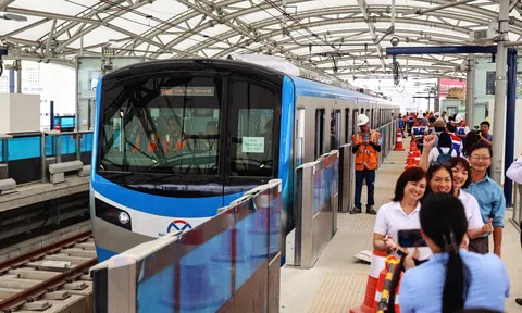 Phát hành 600.000 thẻ đi metro số 1 thời gian đầu chạy thương mại