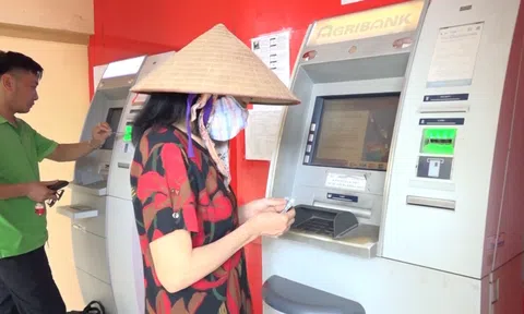 Khoảng 450.000 người ở Hà Nội đã nhận lương hưu qua thẻ ATM