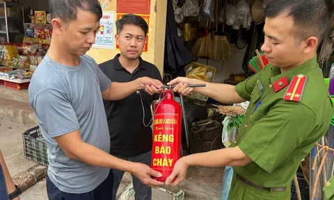 Giám đốc Công an Hà Nội đề nghị cấp bình chữa cháy cho hộ nghèo