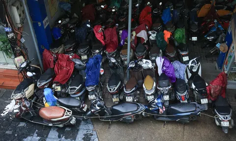 Tràn lan bãi xe không phép quanh tuyến metro Cát Linh - Hà Đông