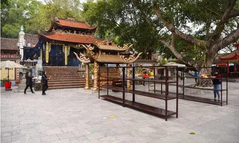 Đền Bà Chúa Kho vắng vẻ nhưng vẫn có khách "trả nợ" gần 300 lễ những ngày giáp Tết