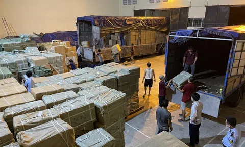 Người buôn hàng Trung Quốc phấn khởi vì biên giới thông hàng gần Tết