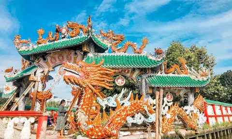 Cận cảnh gần 100 linh vật rồng uốn lượn quanh cổ miếu hơn 300 tuổi 