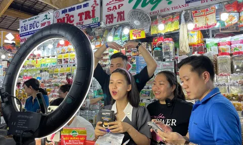 Bán hàng kết hợp livestream: Chuyển đổi số giúp kinh doanh truyền thống xoay chuyển tình thế