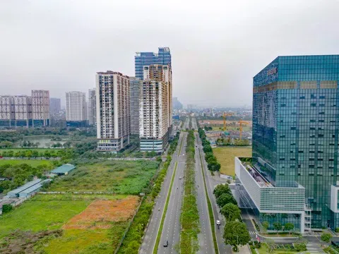 Cận cảnh tuyến đường 10 làn xe xuyên qua khu đô thị đắt đỏ bậc nhất Hà Nội