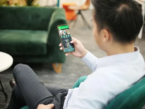Khách bức xúc khi phải trả tiền triệu phí SMS banking, ngân hàng nói có lợi?