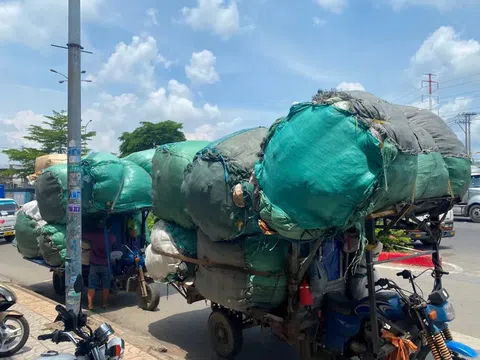 TP. HCM: Ra quân xử phạt xe chở hàng vượt khung trên đường phố