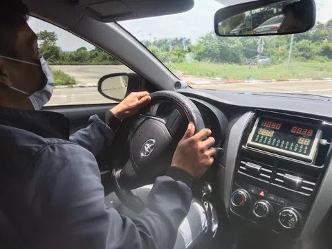 Nhiều lợi ích đến từ xe hợp đồng dưới 9 chỗ được gom khách lẻ