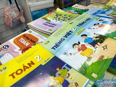 Sách giáo khoa dồi dào, phụ huynh yên tâm chuẩn bị cho năm học mới 2025-2026