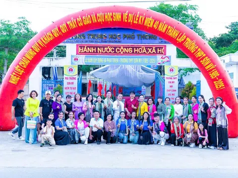 Caravan “Thắp sáng ước mơ – Quê nhà trong tim 2025”: Hành trình gieo mầm yêu thương nơi miền Trung