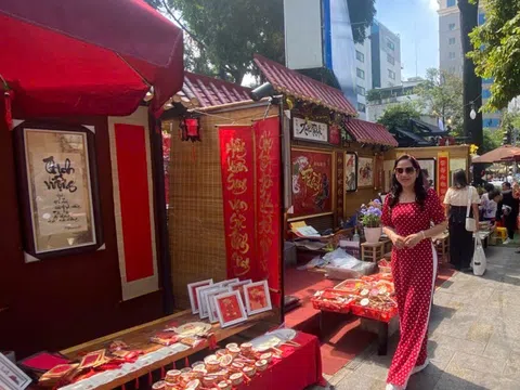 Phố Ông Đồ Nhà Văn hóa Thanh niên TP.HCM nhộn nhịp ngày xuân