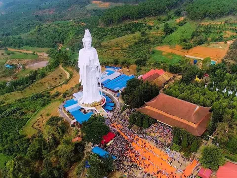 Trên đỉnh Thiên Mã Ngôi chùa hướng biển và câu chuyện linh khí đất Quảng