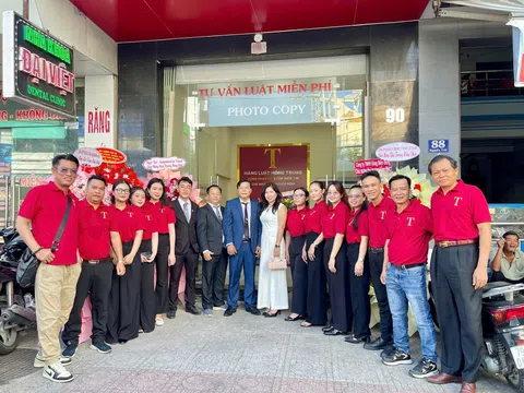 Khánh Hòa: Hãng Luật Hồng Trúng trao hơn 100 phần quà cho đồng bào Raglai