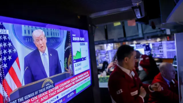 Ngừng bắn Mỹ – Iran 2 tuần: Eo biển Hormuz hạ nhiệt, giá dầu lao dốc, chứng khoán toàn cầu bùng nổ