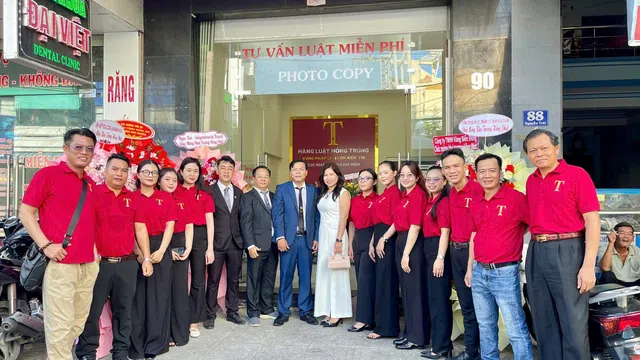 Khánh Hòa: Hãng Luật Hồng Trúng trao hơn 100 phần quà cho đồng bào Raglai
