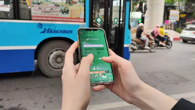 Đã phát hành gần 16.000 thẻ vé xe buýt "ảo"