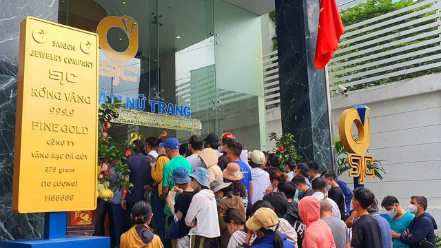 TP.HCM: Ứng dụng công nghệ giảm thiểu tình trạng xếp hàng mua vàng