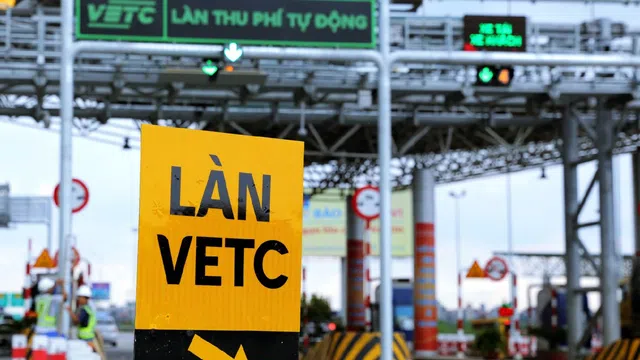 Hơn 320.000 phương tiện hết tiền tài khoản ETC khiến trạm thu phí ùn ứ