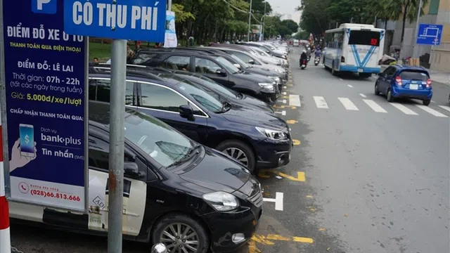 Thu phí đỗ ô tô dưới lòng đường đạt gần 640 triệu đồng/tháng, TP.HCM xem xét mở rộng mô hình