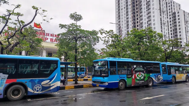 Từ 1/11, Hà Nội tăng giá xe buýt lên 40%