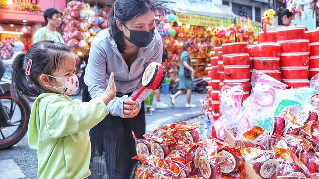 Thị trường đồ chơi tấp nập sát ngày Tết thiếu nhi 1/6