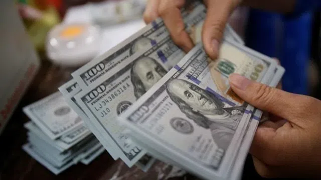 Giá USD tự do tăng mạnh, lên gần 25.600 đồng